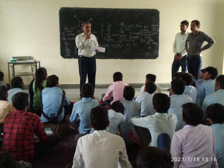 संयुक्त निदेशक, स्कूल शिक्षा, संभाग जयपुर, श्री योगेश चन्द्र शर्मा ने आज 15 जुलाई को राउमावि सैथल, दौसा का औचक निरीक्षण किया.