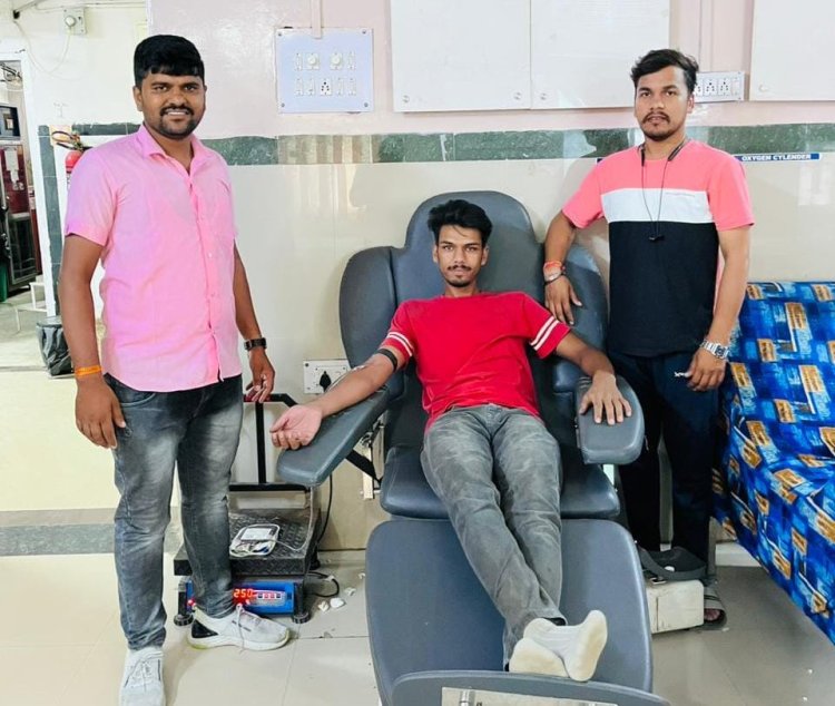 टीम जीवनदाता की मुहिम से प्रेरित हो रहें युवा दयाल धाकड़ ने जन्मदिन पर किया रक्तदान।
