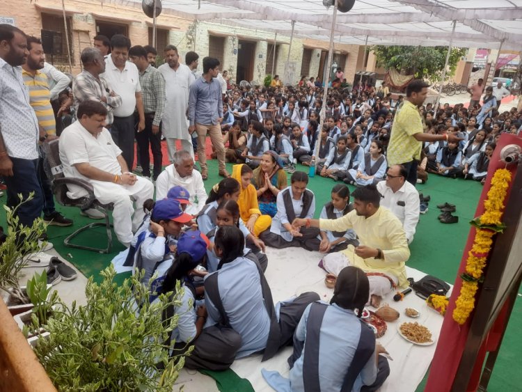 राज्यमंत्री जाडावत ने की शहर के बालिका विद्यालय में टीन शेड के शिलान्यास के साथ ही चार कक्षा कक्ष की घोषणा।