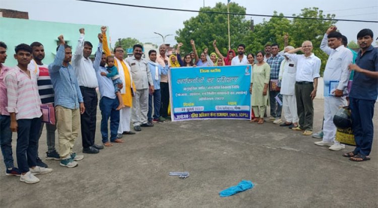 दलित अधिकार केन्द्र के तत्वाधान में आज जैन धर्मशाला, दौसा में ‘अनुसूचित जाति एवं अनुसूचित जनजाति विकास निधि (योजना आवंटन और वित्तीय संसाधनों का उपयोग) अधिनियम 2022’ राजस्थान पर जिला स्तरीय जागरूकता शिविर का आयोजन किया गया।