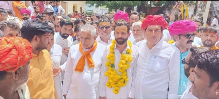 सावा में निकली भव्य कावड़ यात्रा राज्यमंत्री जाड़ावत ने पुष्प वर्षा कर स्वागत किया।