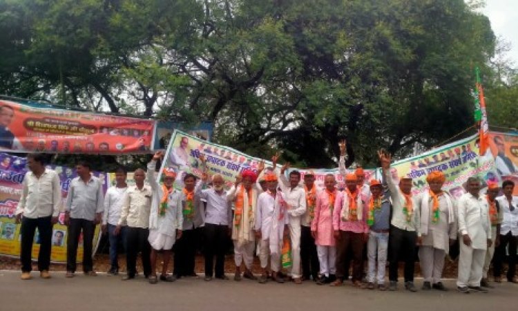 अफीम किसानों ने विभिन्न मांगों को लेकर प्रदेश के मुख्यमंत्री शिवराज सिंह चौहान को सौंपा ज्ञापन