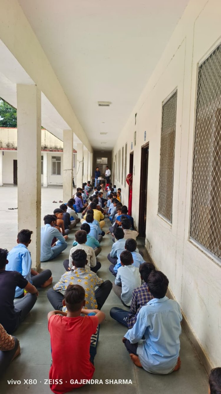 बच्चों का स्वास्थ्य परीक्षण कर दी आई ड्रॉप