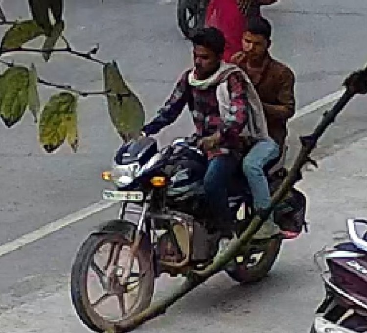 बैडमिंटन हाॅल कुम्भा नगर के बाहर से मोटरसाईकिल चोरी, थाने मे दी रिपोर्ट।