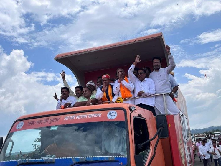 परिवर्तन संकल्प यात्रा के देवगढ़ मे प्रवेश पर भाजपाइयों ने किया जोरदार स्वागत।