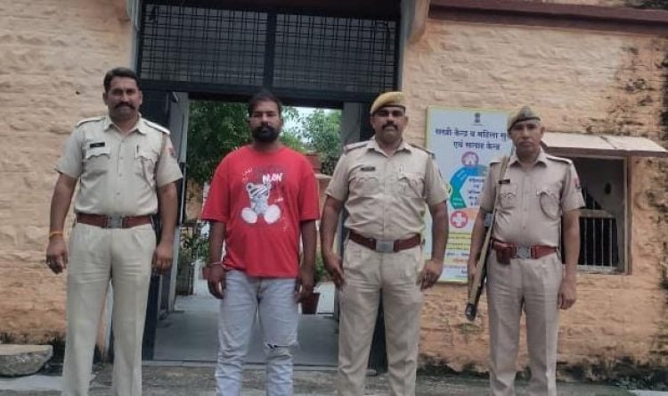 पिस्टल सप्लायर वांछित आरोपी गिरफ्तार। आर्म्स एक्ट के मामले मे मफरुर घोषित था आरोपी।