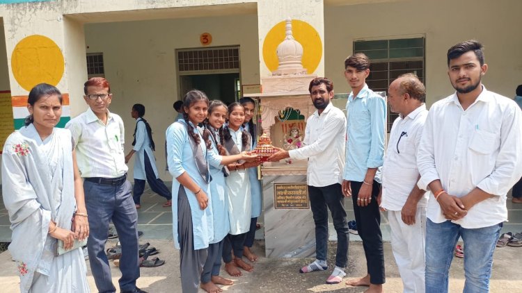 कर्तव्य पथ पर वीर शहीदों को श्रद्धांजलि अर्पित करने हेतु अमृत वाटिका के निर्माण के लिए एकत्रित की गयी मिट्टी।