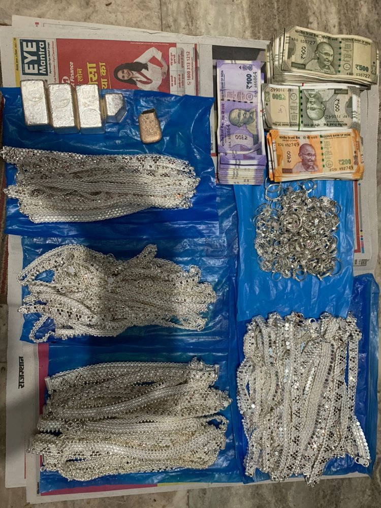 संदिग्ध मिले 11 किलो 770 ग्राम चान्दी के जेवरात व 01 लाख 67 हजार 770 रूपये सहित एक गिरफतार।