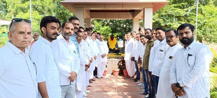 चित्तौडग़ढ़ शहर कांग्रेस के तत्वाधान में गांधी वाटिका में कांग्रेस ने मनाई गांधी जयंती।