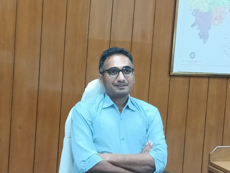 आईएएस गौरव अग्रवाल ने संभाली जिले कि कमान।