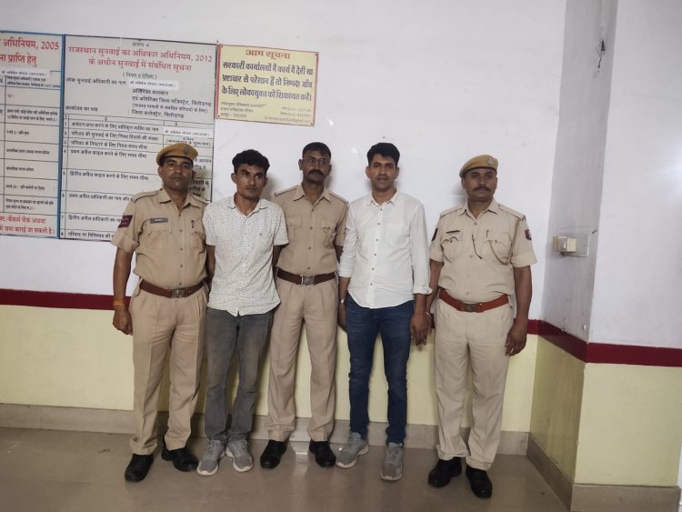 अपराधियों को सहयोग करने में कॉन्स्टेबल निलंबित। पुलिस अधीक्षक ने जारी किया आदेश। दो ईनामी बदमाश भी डिटेन।
