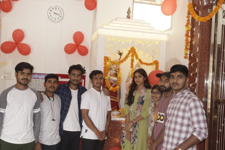 मेवाड़ यूनिवर्सिटी में बने मंदिर में नवरात्रा में मां दुर्गा कि श्रद्धालुगण ने कि विशेष पूजा-अर्चना।