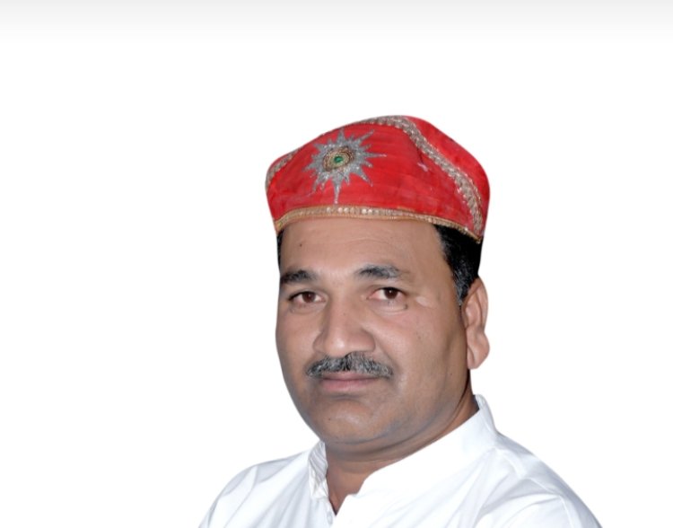जब तक आक्या विधायक नहीं बन जाते नहीं तब तक जुत्ते चप्पल नहीं पहनने कि प्रतिज्ञा ली।