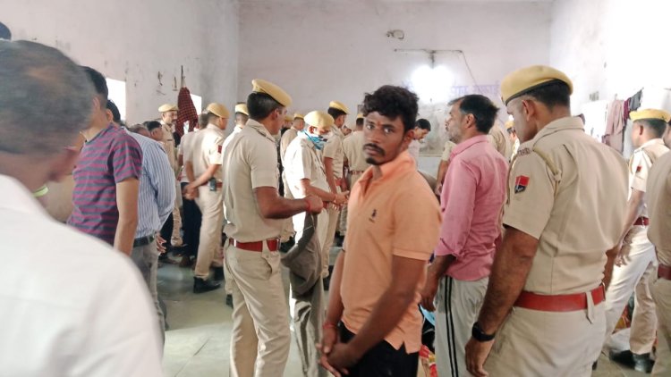 पुलिस ने की जेलों की आकस्मिक चेकिंग।