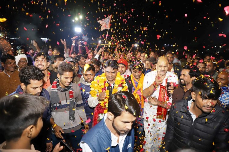 विधायक आक्या को जीत की बधाईयां देने वालों का लगा तांता, बोले: ये विधानसभा क्षैत्र की जनता की जीत।