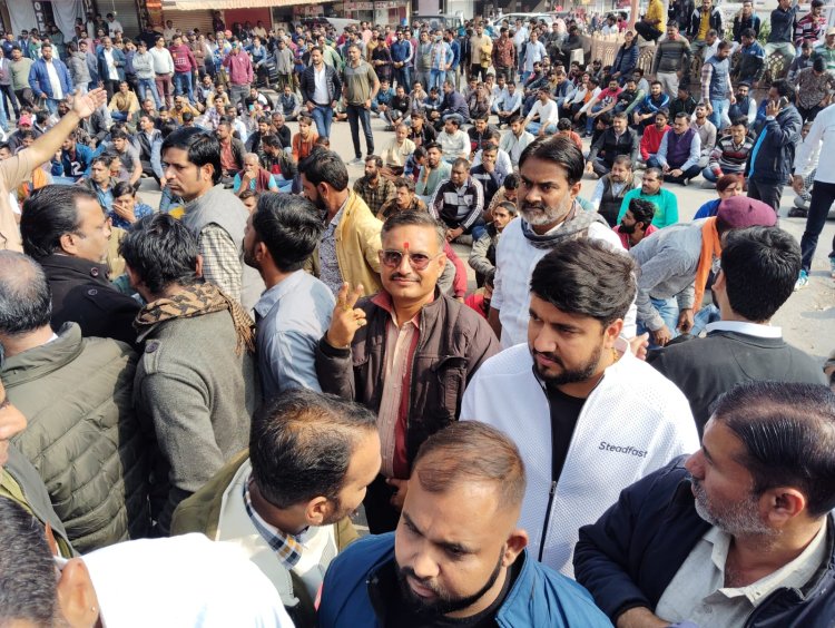 गोगामेड़ी के हत्यारों का एनकाउंटर करने की मांग के साथ चित्तौड़गढ़ रहा बंद।