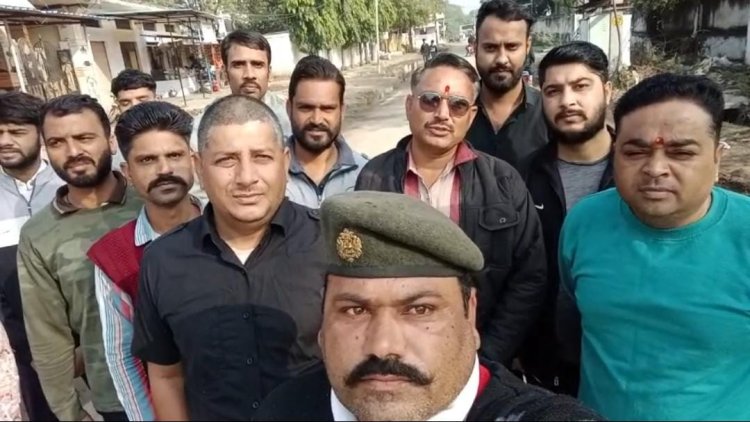 चन्देरिया में रहे बाजार बंद, गोगामेड़ी के हत्यारों को फांसी देने की मांग।