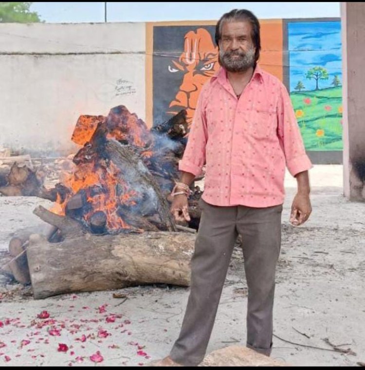 शिव सेना ने किया अज्ञात महिला का अंतिम संस्कार।