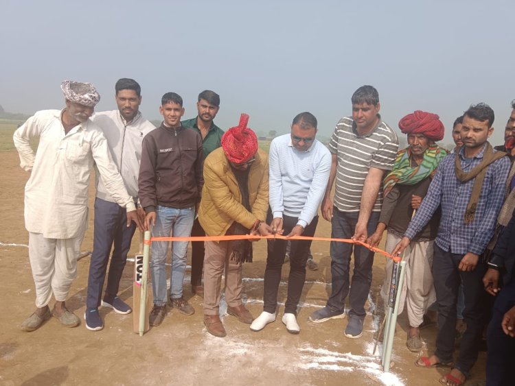 हनुमानपुरा में शिक्षाविद समाजसेवी शिवजी चौधरी ने किया किक्रेट प्रतियोगिता का शुभारंभ