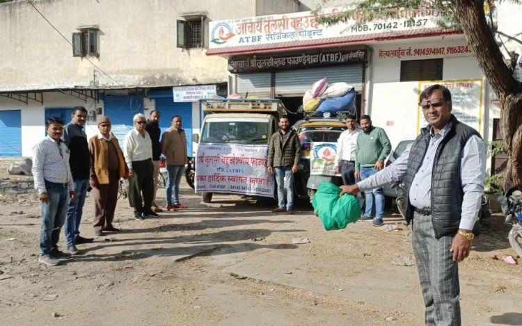 एटीबीएफ नेकी की दीवार पर पहुचे करीब 40 हजार जोड़ी कपड़े, अब गांव गांव वितरित कर जरूरतमंदों की कर रहे मदद।