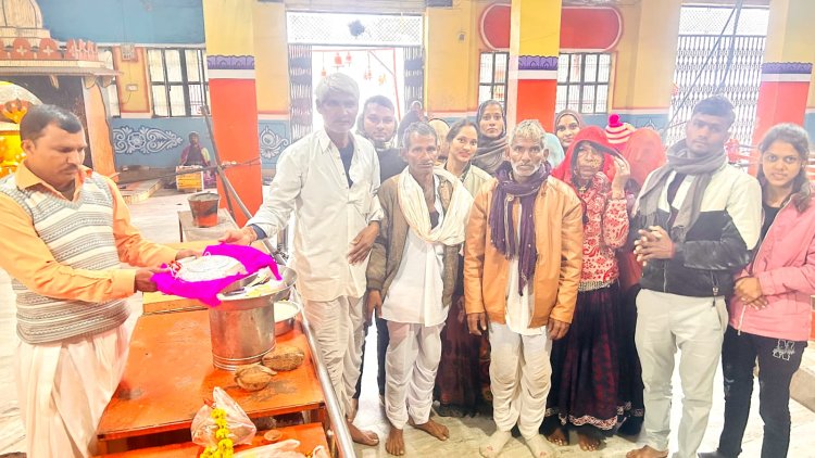 भेरूजी मंदिर पर आधा किलो से अधिक वजनी चांदी का छत्र चढ़ाया।