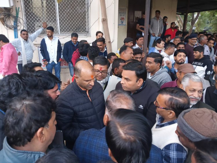 सांसद सी पी जोशी ने की जनसुनवाई   परिवादों के निस्तारण के दिए निर्देश 