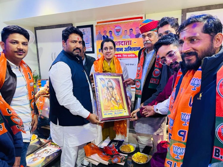 विप्र फाउंडेशन ने भाजयुमो राष्ट्रीय उपाध्यक्ष नेहा जोशी का किया सम्मान