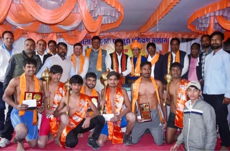 बालाजी व्यायामशाला द्वारा आयोजित कुश्ती दंगल प्रतियोगिता का समापन