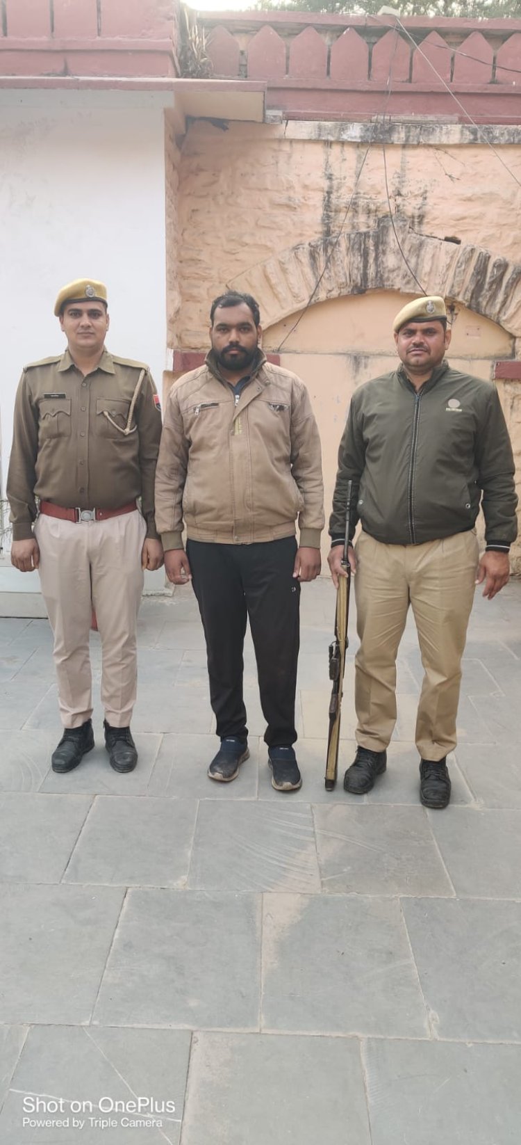 कार की डिक्की में 92 किलो अवैध अफीम डोडाचुरा परिवहन करते एक गिरफ्तार।