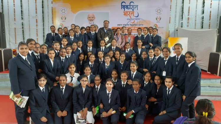 केन्द्र सरकार हर जरूर मंद व्यक्ति की सहायता के लिए प्रतिबद्ध- जिला प्रमुख केन्द्रीय संचार ब्यूरो की मल्टीमीडिया प्रदर्शनी का राष्ट्रगान एवं शपथ के साथ समापन।
