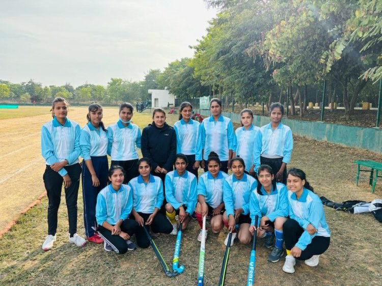 वेस्ट जोन हॉकी चैम्पियनशिप की विजेता टीम खिलाड़ियों को वीसी ने किया सम्मानित वीसी-11 ने 1-0 से रजिस्ट्रार-11 को किया पराजित।