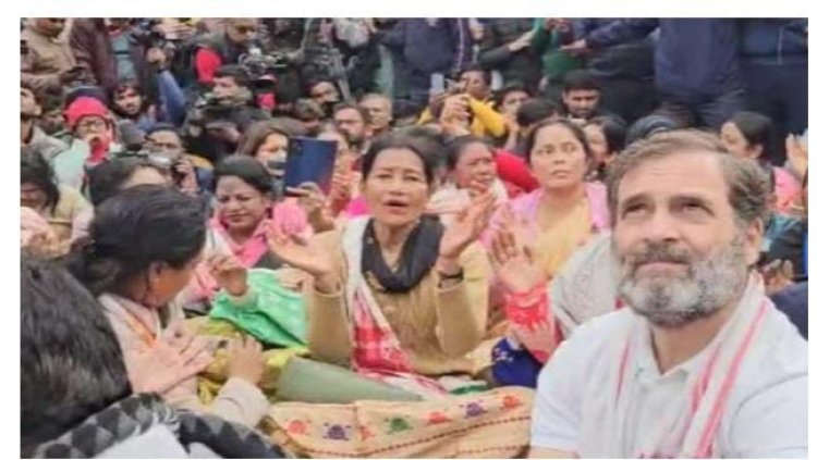 राहुल गांधी को मंदिर में जाने से रोका गया तो भड़के अफसरों पर