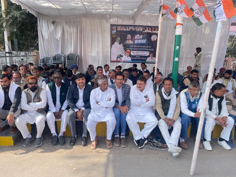 राहुल गांधी की भारत जोड़ो न्याय यात्रा पर हो रहे हमले को लेकर कांग्रेस पार्टी ने किया मौन सत्याग्रह।