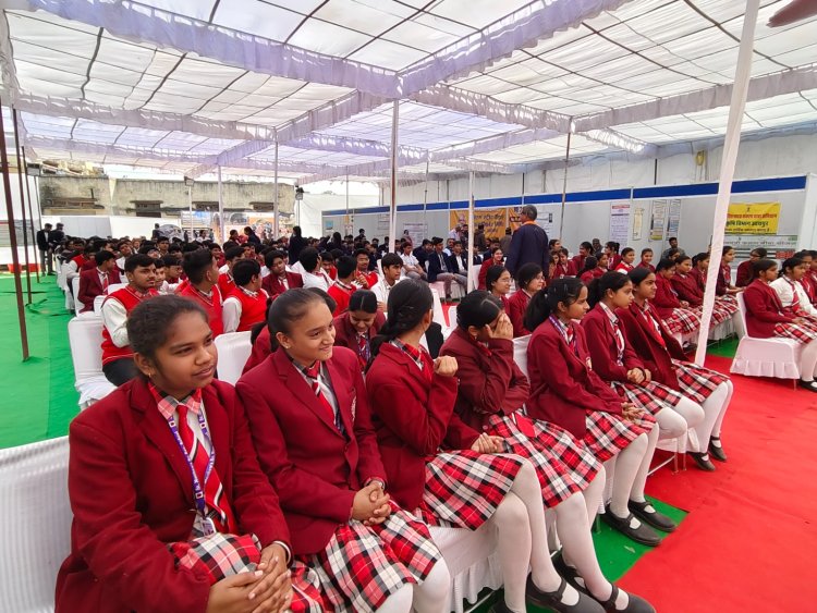 मल्टीमीडिया प्रदर्शनी युवाओ एवं महिलाओ के लिए बन रही है आर्कषण का केन्द्र 