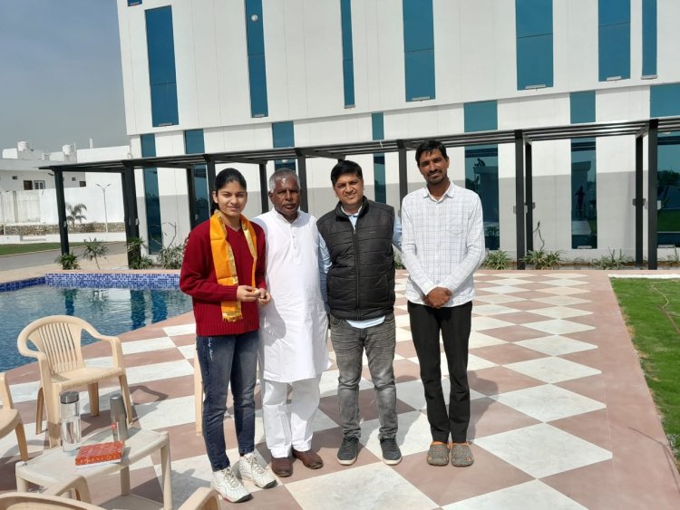 चितौड़गढ़ की बेटी ने बास्केटबॉल में जीता स्वर्ण पदक, कप्तान यशिता कंवर बनीं प्लेयर ऑफ द टूर्नामेंट पूर्व राज्यमंत्री जाड़ावत से लिया आशीर्वाद