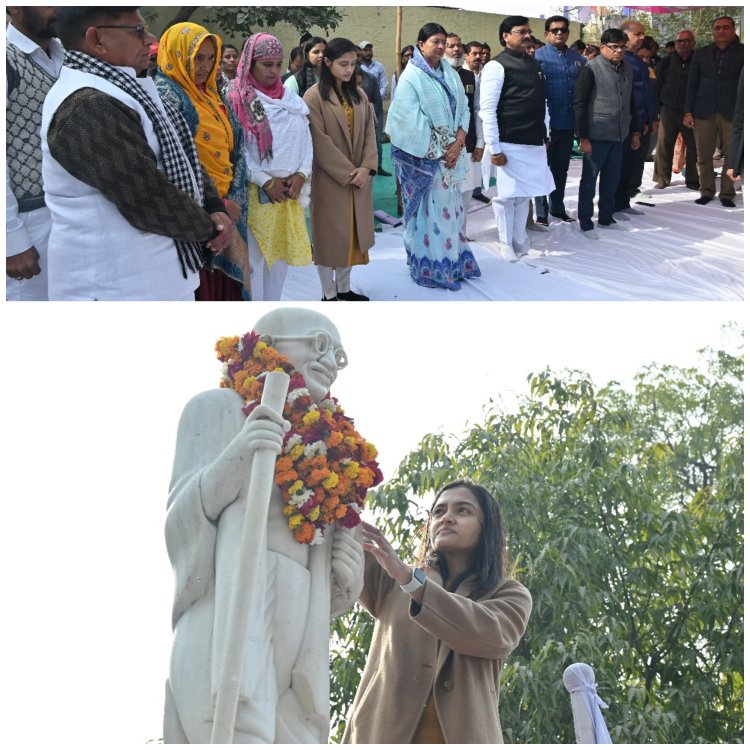 राष्ट्रपिता महात्मा गांधी की प्रतिमा पर किए श्रद्धासुमन अर्पित
