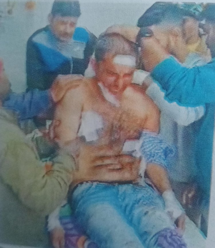 लेनदेन को लेकर युवक पर चाकू से हमला:हमलावर की पत्नी को पूछताछ के लिए बुलाया तो खाया जहर