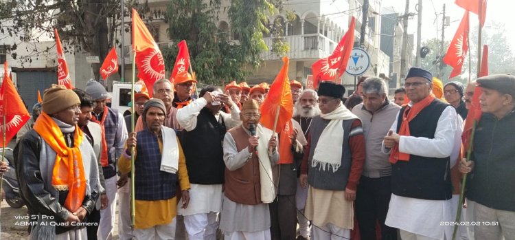 महर्षि दयानन्द की 200वीं जयंती पर महायज्ञ कर निकाली विशाल शोभा यात्रा