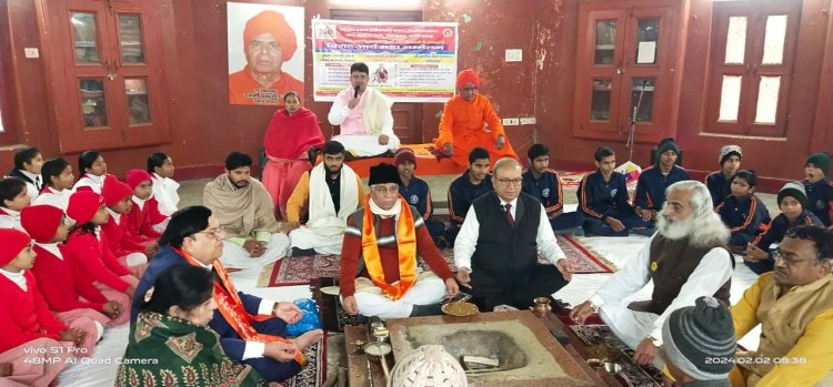 महर्षि दयानन्द की 200वीं जयंती पर महायज्ञ कर निकाली विशाल शोभा यात्रा