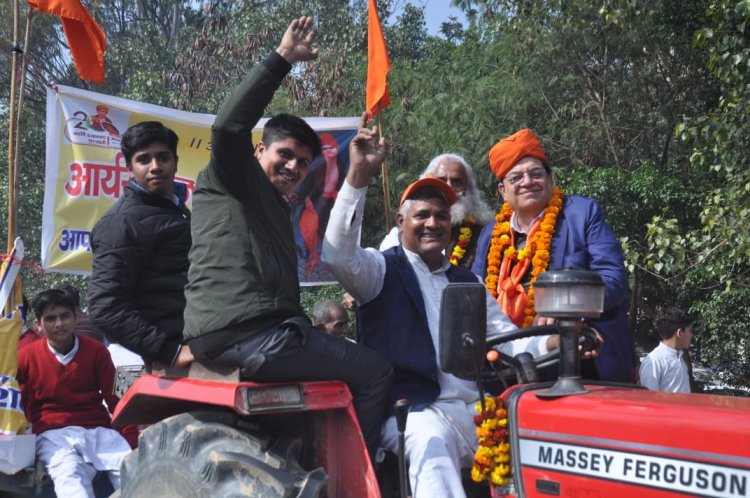 महर्षि दयानन्द की 200वीं जयंती पर महायज्ञ कर निकाली विशाल शोभा यात्रा
