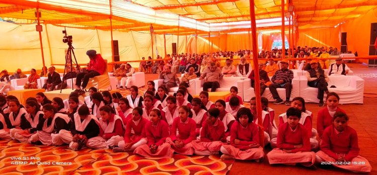 महर्षि दयानन्द की 200वीं जयंती पर महायज्ञ कर निकाली विशाल शोभा यात्रा