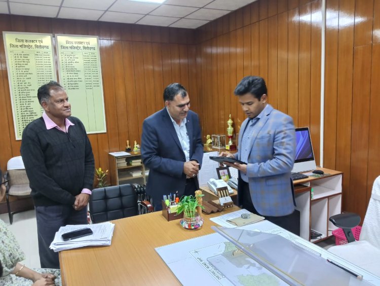 फव्वारा संयंत्र के लिए कृषकों को अनुदान भुगतान की प्रक्रिया प्रारंभ जिला कलक्टर द्वारा टेबलेट के माध्यम से प्रोसेस किया गया