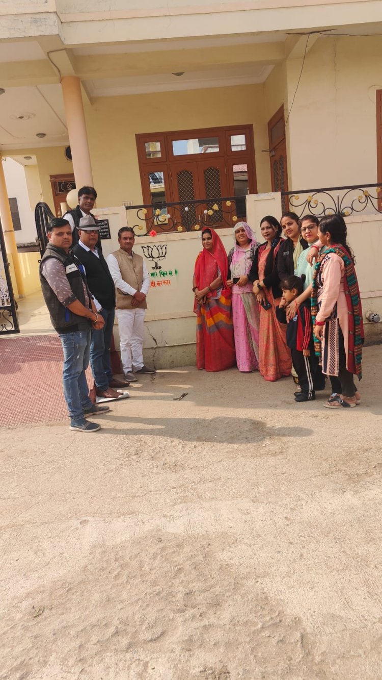 भाजपा चंदेरिया मंडल के द्वारा *दीवार लेखन अभियान* का किया गया शुभारंभ