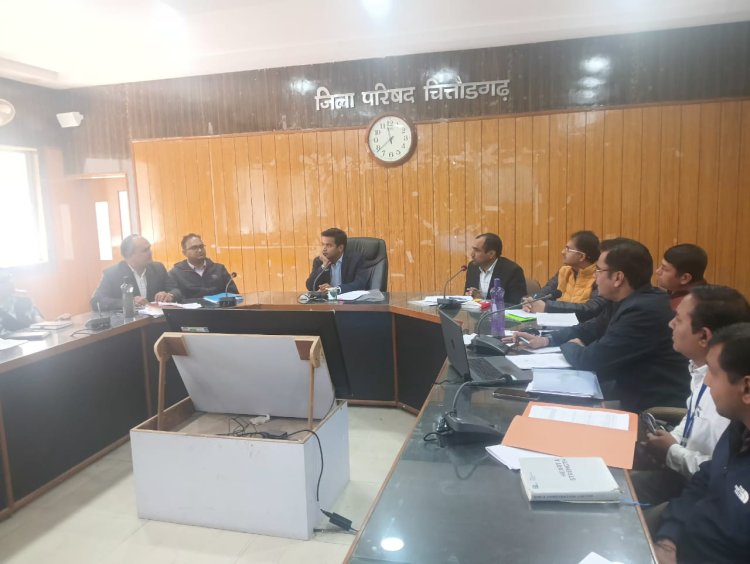 जिला कलक्टर ने ली स्वास्थ्य समिति की बैठक