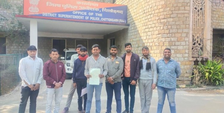 फर्जी ईनामी योजना में 50 लाख की ठगी के शिकार ग्रामवासियों ने एसपी को दिया ज्ञापन