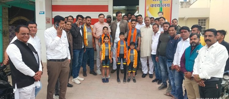 राष्ट्रीय रोलर स्केटिंग चेम्पियनशिप में भाग लेंगे निम्बाहेड़ा के 6 खिलाड़ी*     *रवाना होने से पहले विधायक कृपलानी से लिया आशीर्वाद