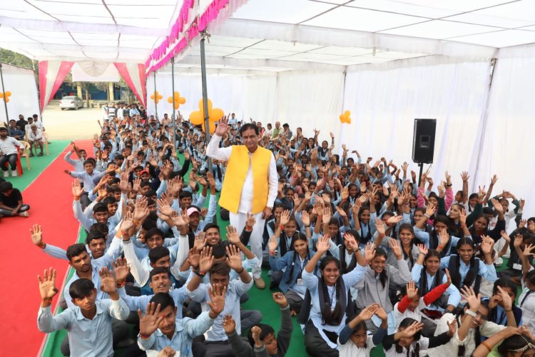 उच्च लक्ष्य निर्धारित कर उसे प्राप्त करने के लिए सदैव प्रयत्नशील रहना चाहिए- विधायक कृपलानी *राउमावि जावदा द्वितीय में वार्षिकोत्सव एवं पारितोषिक वितरण समारोह का हुआ आयोजन*