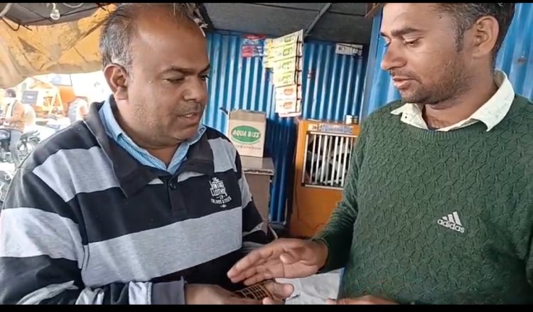 मोबाइल लौटाकर ईमान का परिचय दिया