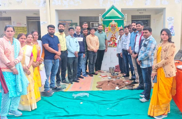 अभयपुर विद्यालय मे माँ शारदे के मंदिर व मूर्ति कि प्राण प्रतिष्ठा की।
