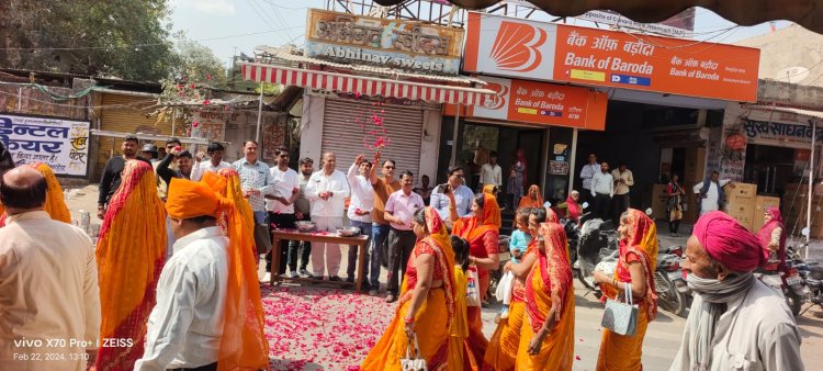 विश्वकर्मा जयंति पर निकली शोभायात्राओं का पुष्प वर्षा से किया स्वागत